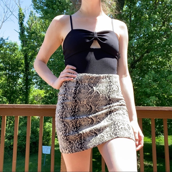 Free People Snake Print Mini Skirt Size 6 - Picture 2 of 4